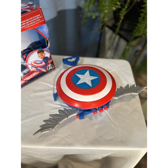 Nerf Marvel Captain America Shield Blaster With Darts - Picture 2 of 7